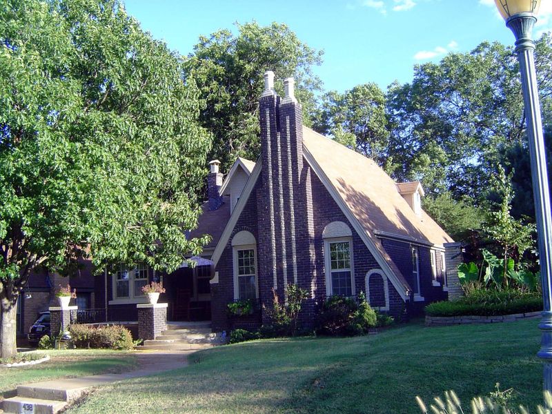 A couple of doors north and just outside Edgemere, this house, at 438 NW 35th, was built in 1929 and sold in 2003 for $188,000. Little Red R