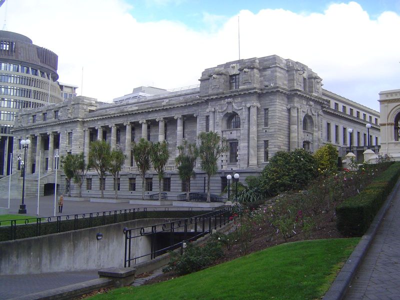 Now here's masonry for you, though this parliament building, from 1922, never got the dome intended for it. The so-called beehive, to the le