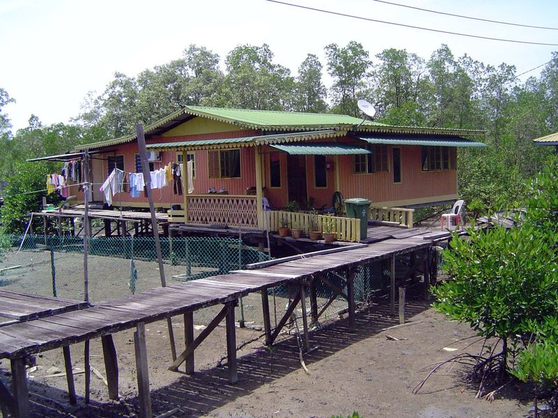 Some houses have lots of elbow room.
