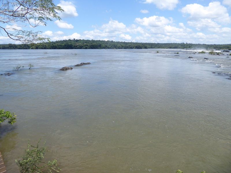 If you're in a canoe, this would be a very good time to get to shore fast. See the right edge?