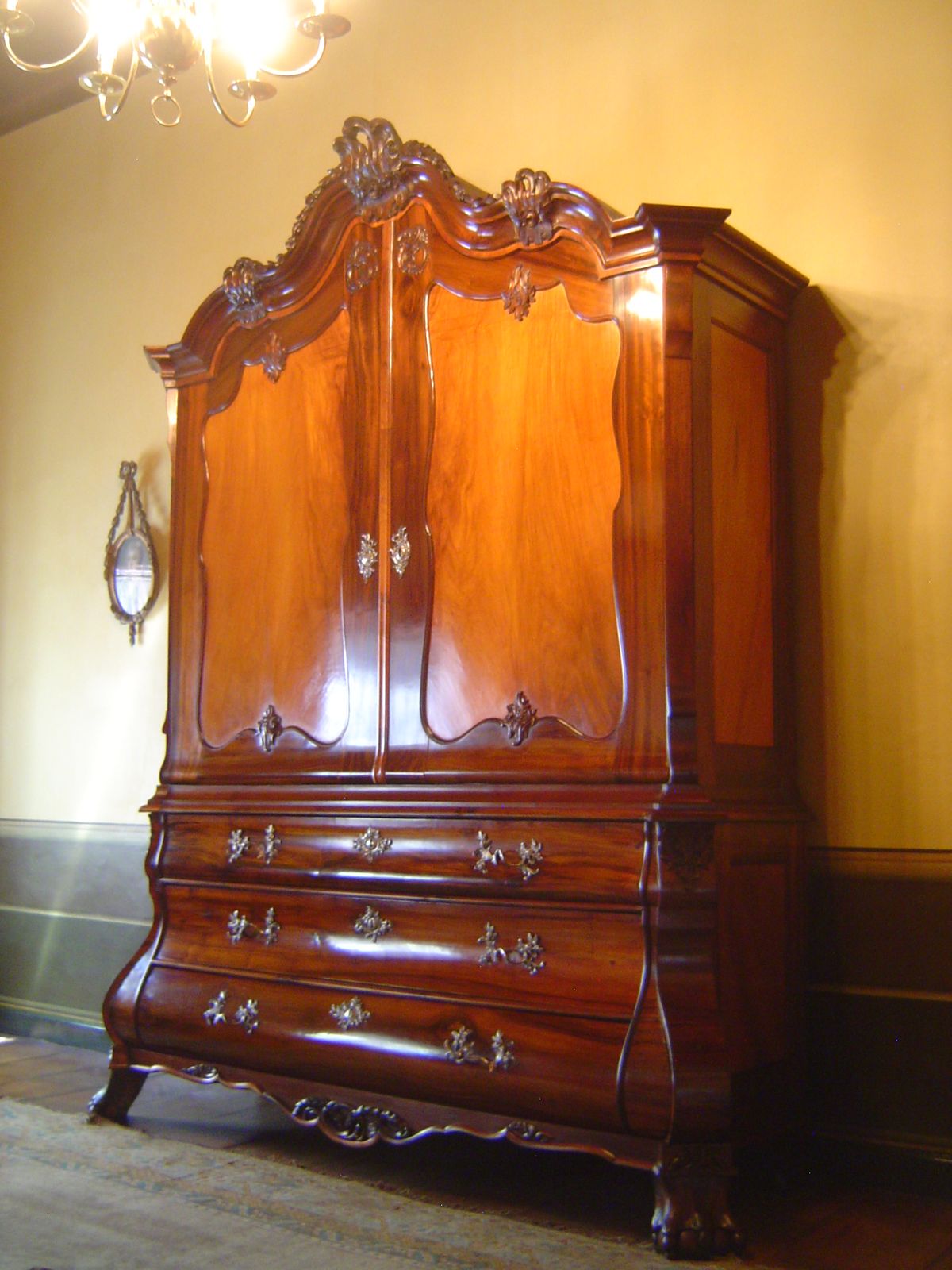 Imagine walking this cupboard upstairs. Sure, it comes apart, but still.