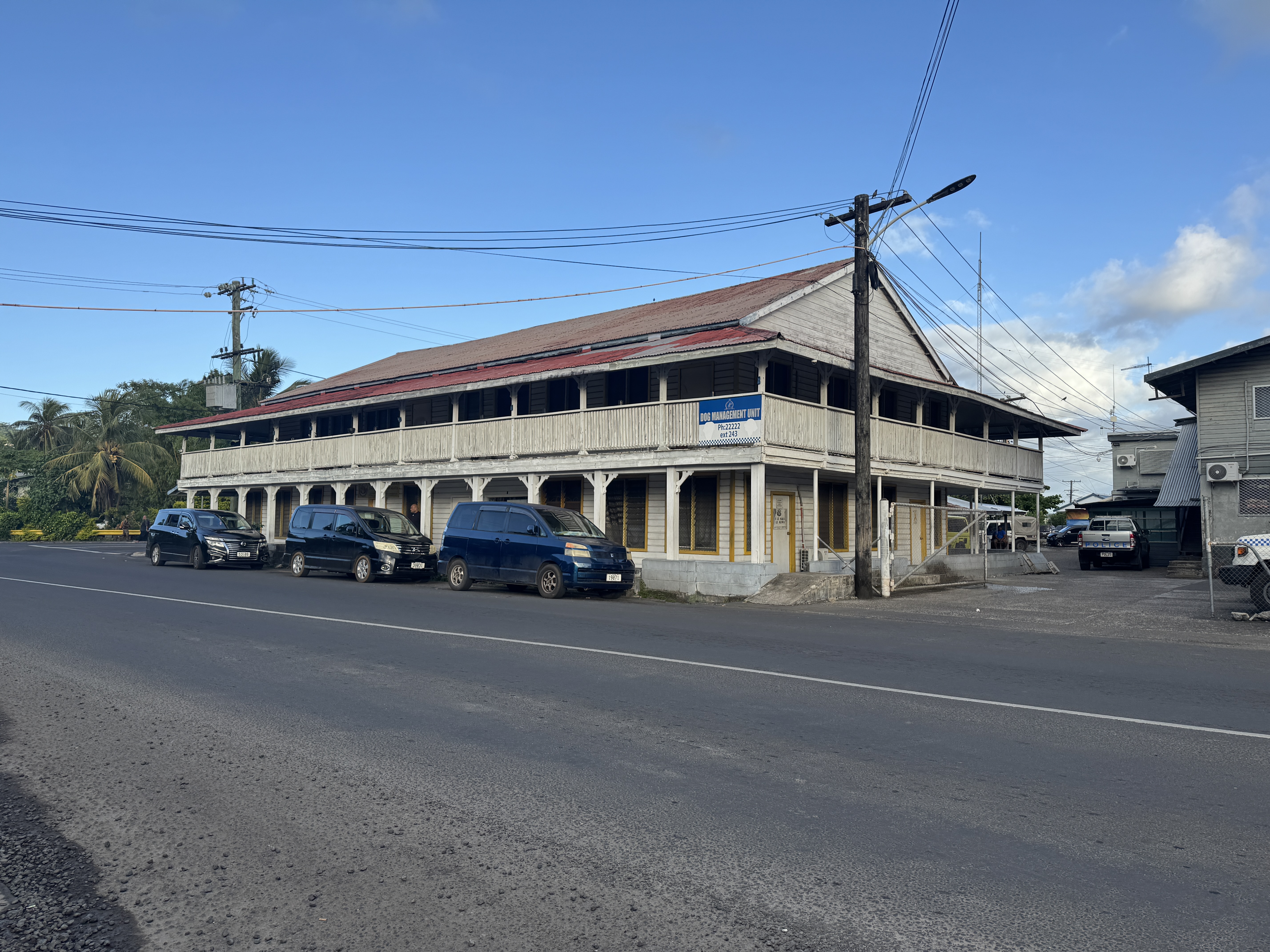 A closer view of the building behind it.   I think we can assume that this was not St nzner-designed.   At least it survives.
