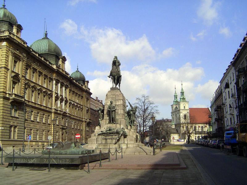 Facing the Barbican is the Grunwald Monument, which shows King Wladysleq Jagiello's moment of victory over the Teutonic Knights at Tannenber