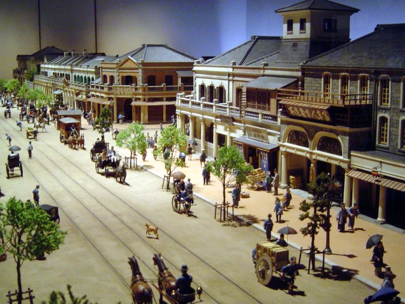 South of Nihombashi, the new government commissioned an Englishmen, Thomas Waters, to build a European-style neighborhood. The result was th