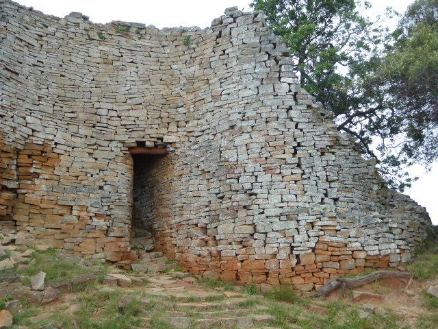 The lintels are slabs of dolerite or diabase, the hammer-stone rock.