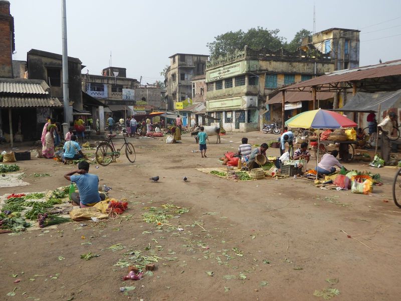 The main vegetable market, Madhavjanj Bazaar, is set back from that street.