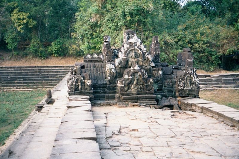 Hence the elaborate decoration of the roof over the four purifying chambers.
