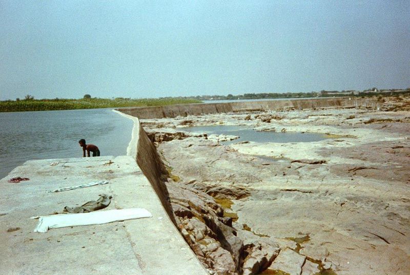 Cotton had his fiascos, most notoriously the Kurnool-Cuddapah Canal. The typically modest weir is shown here, ponding the water of the Tunga