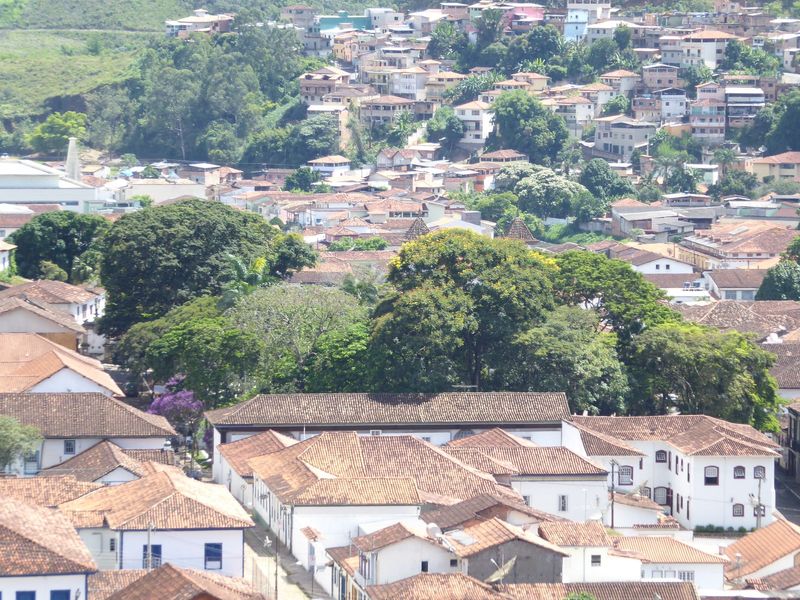 Here's that same town square, this time zoomed enough that you can just make out, above the trees on the right, the twin, tiled pyramids ato