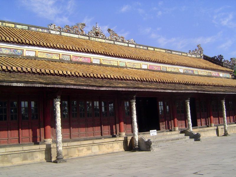 The columns are a reduced version of those in Beijing.