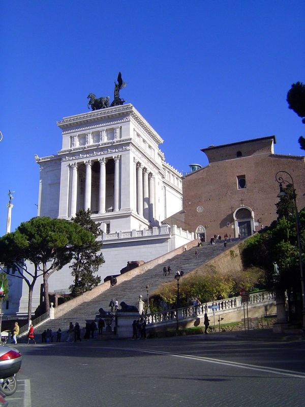 A grander shoebox. Not the Tomb of Victor Emmanuel, completed in 1911, since when critics have waged war with one another. Instead the shoeb