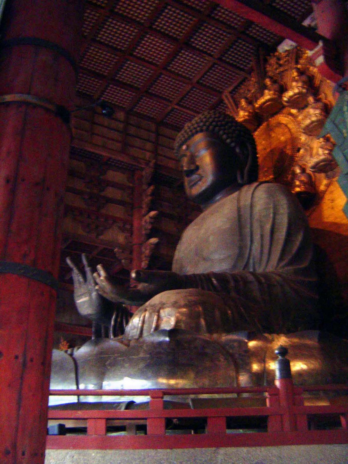Behind the Buddha is a huge halo carrying his 16 incarnations.