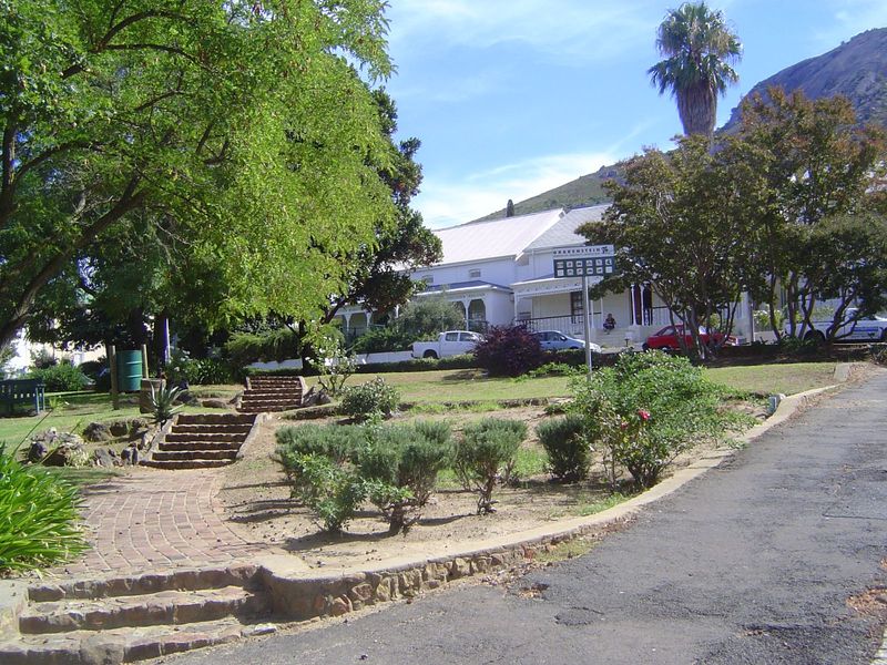 Zeederberg Square, named for a doctor.
