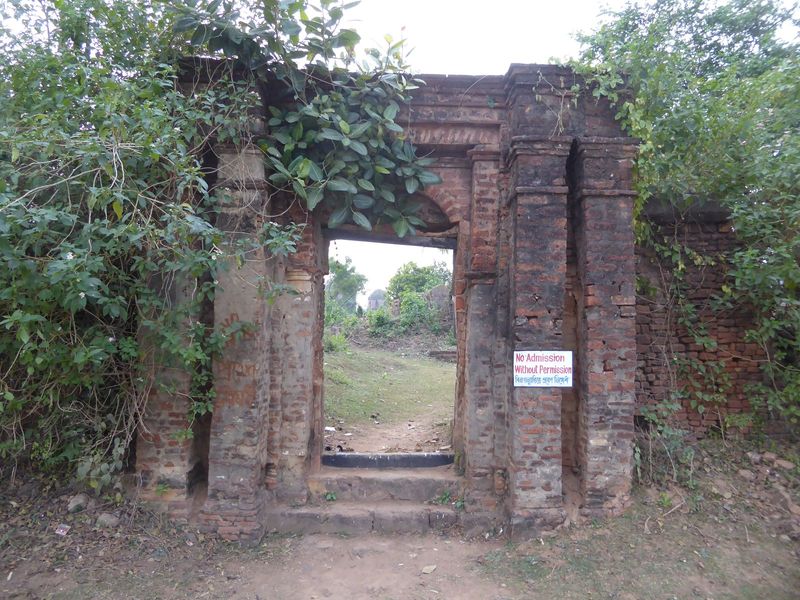 Dutt wrote of "strong forts." Shall we ignore the sign at an inner entrance to Bishnupur's? Bir Singh isn't going to object.