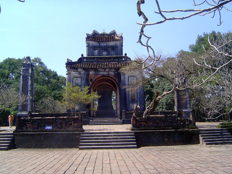 Stele House.