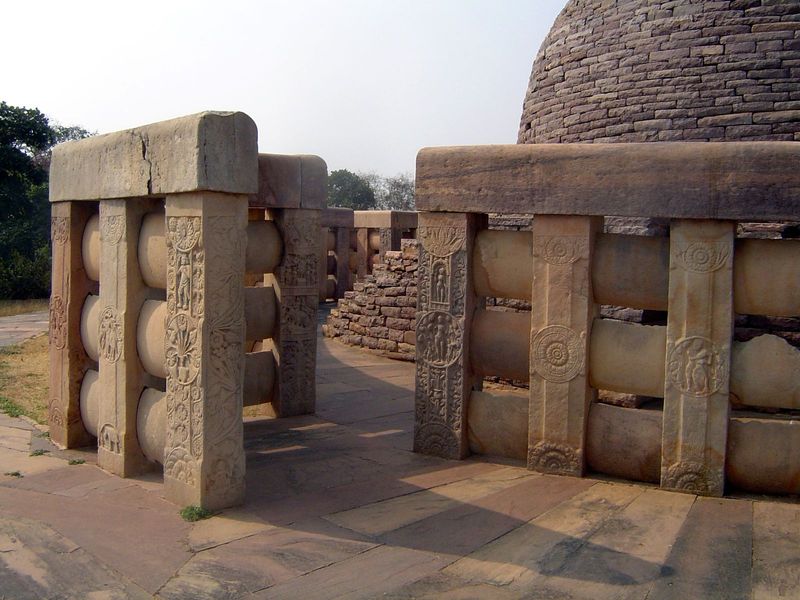 It's this, the characteristic Buddhist balustrade or vedika. There's a nomenclature for all this, with posts stambha, crossbars suci, and co