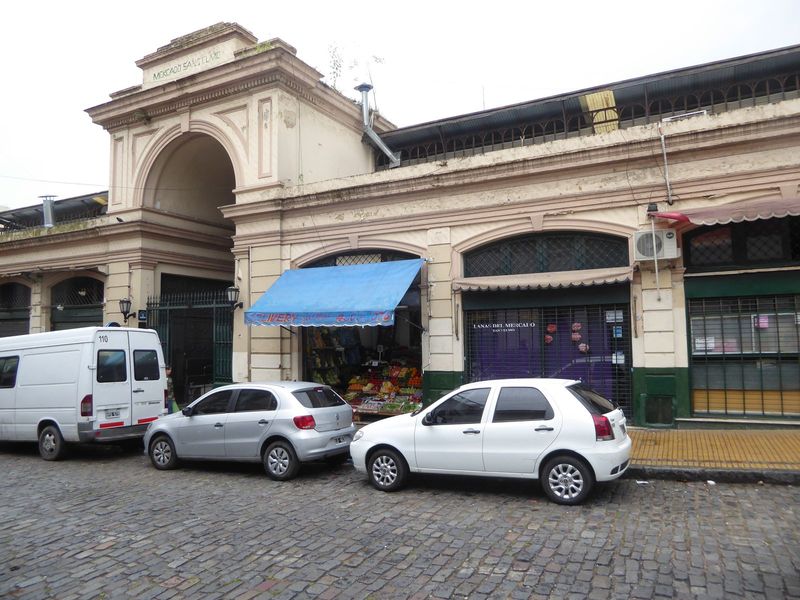Up top, it reads "Mercado San Telmo". We're a block north of the plaza.