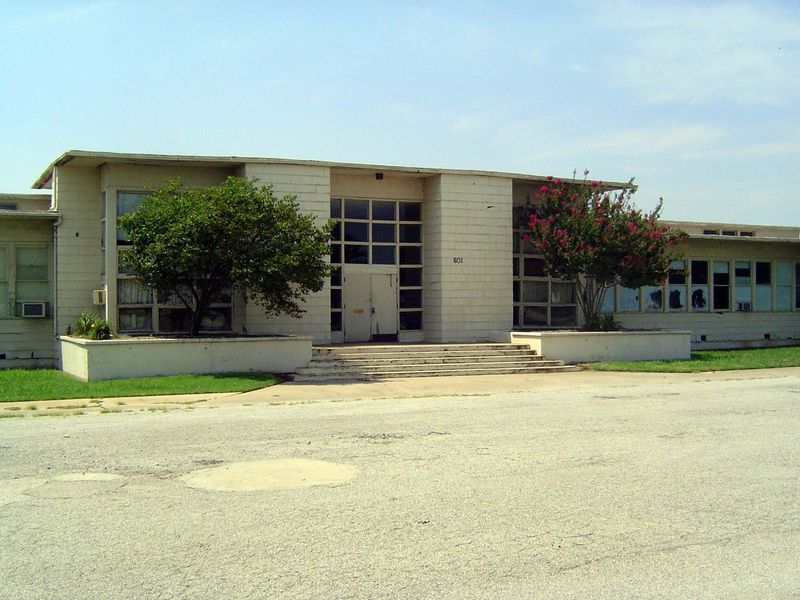 Another North Base survivor. It looked pretty tired in 2009, and was demolished soon afterwards.