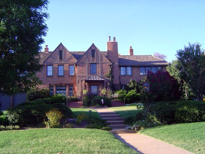 Here, fronting the Crown Heights Park at 501 NW 38th, is a house from 1940.