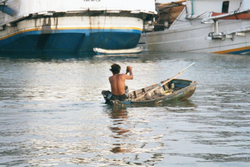 An odd way to row.