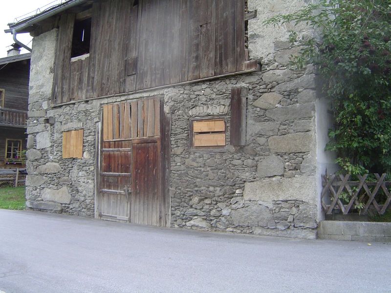 Barn masonry, with corner quoins.