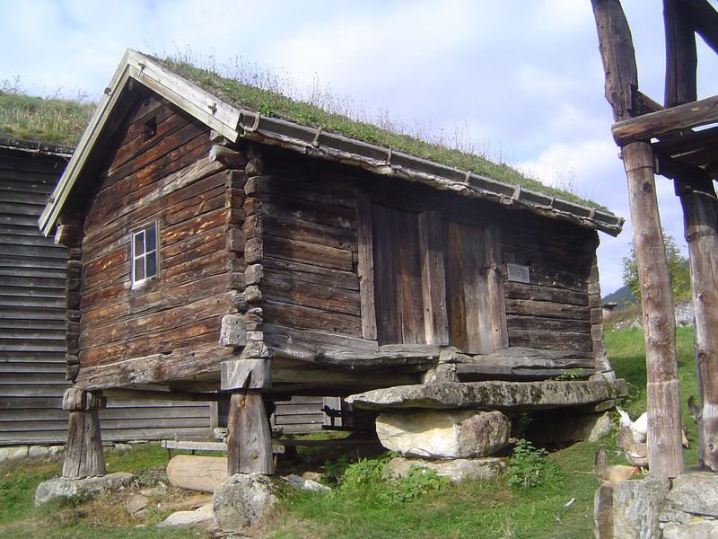 The Heljegard storehouse came from a farm next to the Haugen house. One room stored cured meats and fish; the other, grain, flour, and flatb