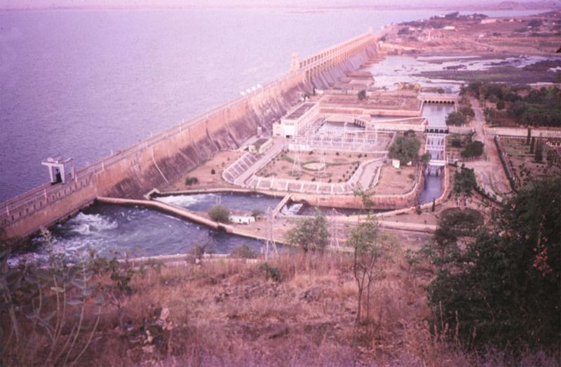 This is the Tungabhadra Dam, seen from the hilltop guesthouse where visitors are supposed to be inspired. Two canals can be seen starting on