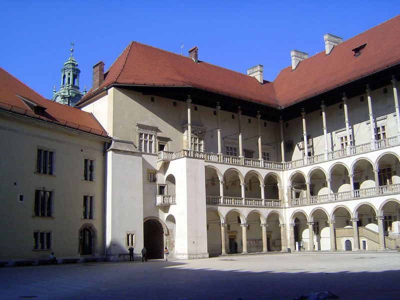 With the move of the capital to Warsaw, the castle here its courtyard became a barracks for the Austrian army, which remained on the site fr