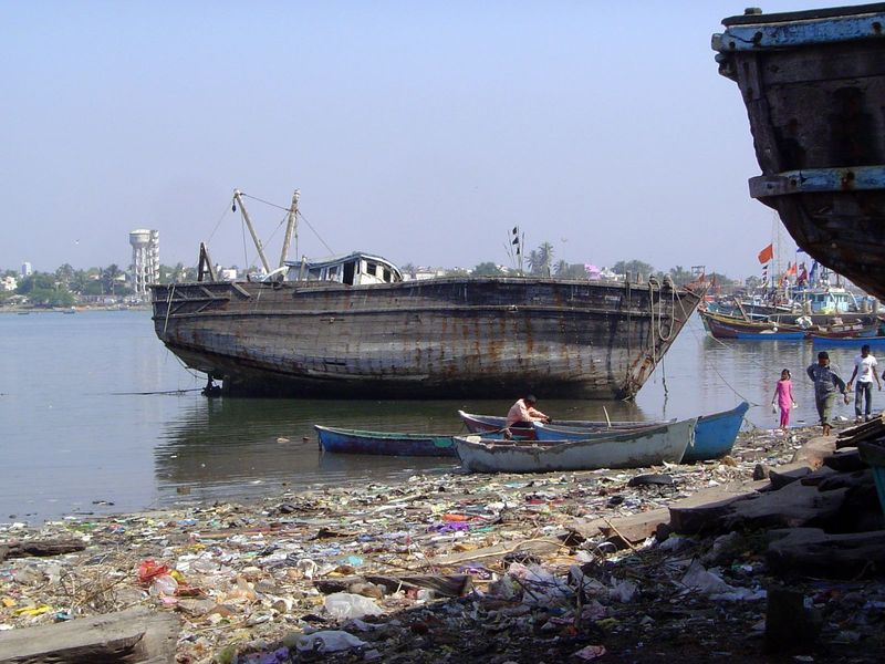 This probably isn't the picture that the tourism authorities would choose, but it does show the harbor that the fort protected. It also show