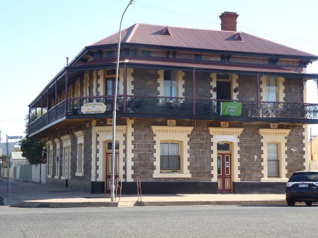 More intimate accommodation: the Duke of Cornwall Inn from the late 1880s was one of the first masonry buildings in town. A disastrous fire 