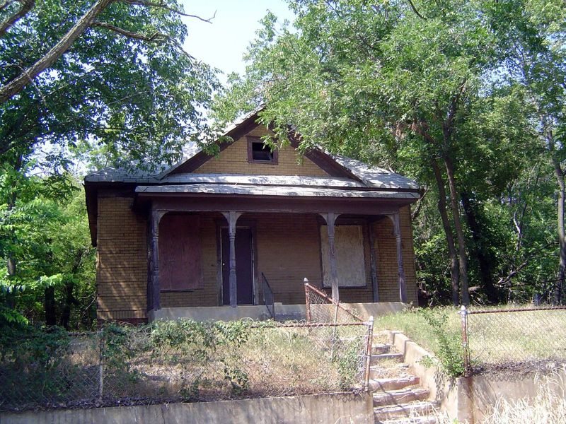 Here's 711 2nd, built in 1910 and sold by the city to Harvesters Assembly in 2004.