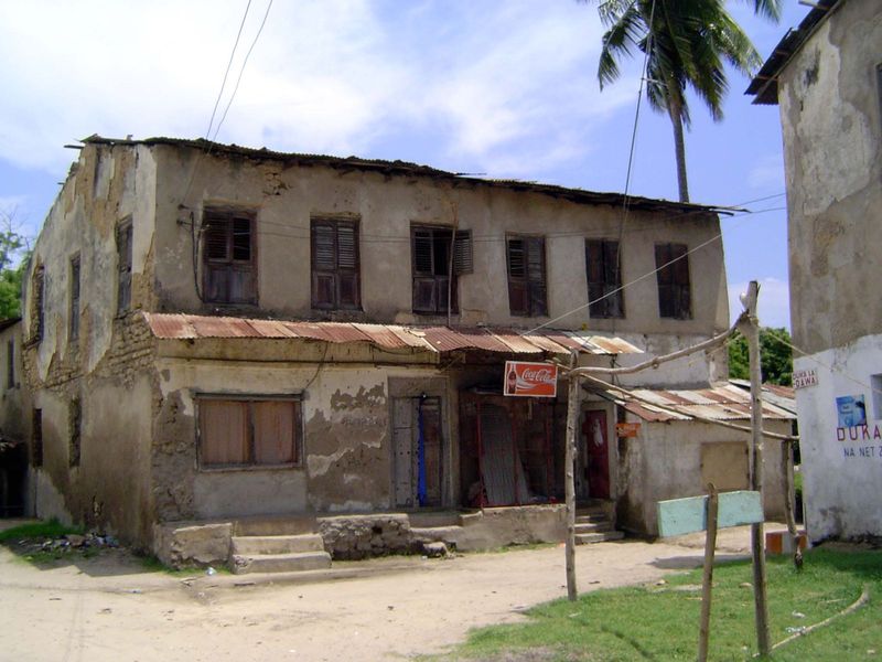 By 1885, Bagamoyo had 5,000 people, about as many as Dar es Salaam. The houses were simple but distinctive, especially at the doorways.