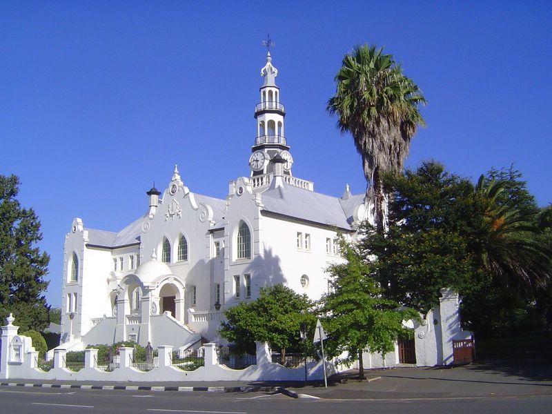 The town's much-photographed Dutch Reformed Church is late, completed in 1911 on the site of an older church, of which the only survival is 