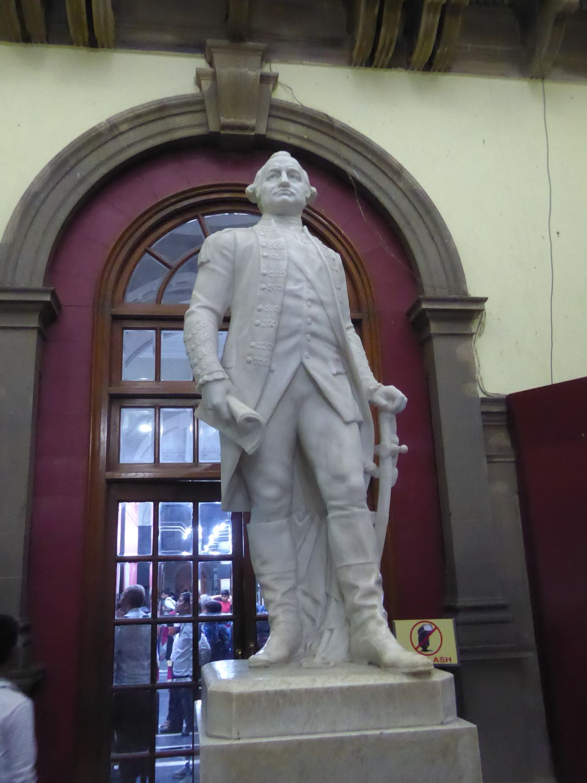 Now here's someone to reckon with—and with a much stronger tie to India. The statue is a replica of one in London. Yes, it's Robert Clive, h