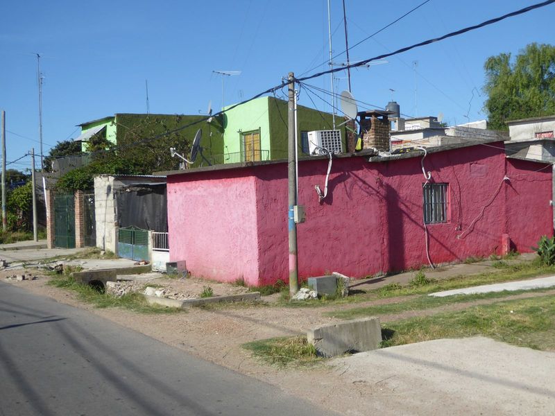 The neighborhood, Casab , is a good reminder that the median per capita income in Uruguay is about $10,000 a year, apparently enough for eva
