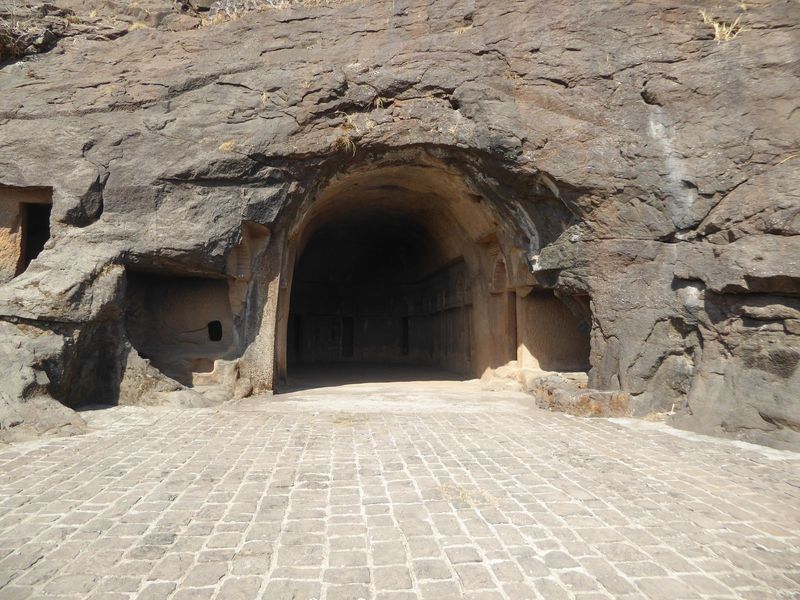 Next to the prayer hall is something very unusual: a monastery shaped like a prayer hall. Burgess writes that it is "quite unique in its kin