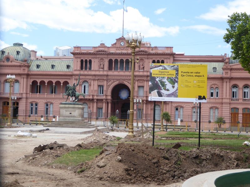 We've jumped up over the barrier for a view of the Casa Rosada. The statue is of General Belgrano, one of the many heroes of the war for ind