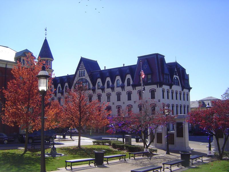The courthouse faces Brockerhoff House, built by a German immigrant who had served in Napoleon's army but emigrated and ultimately made good