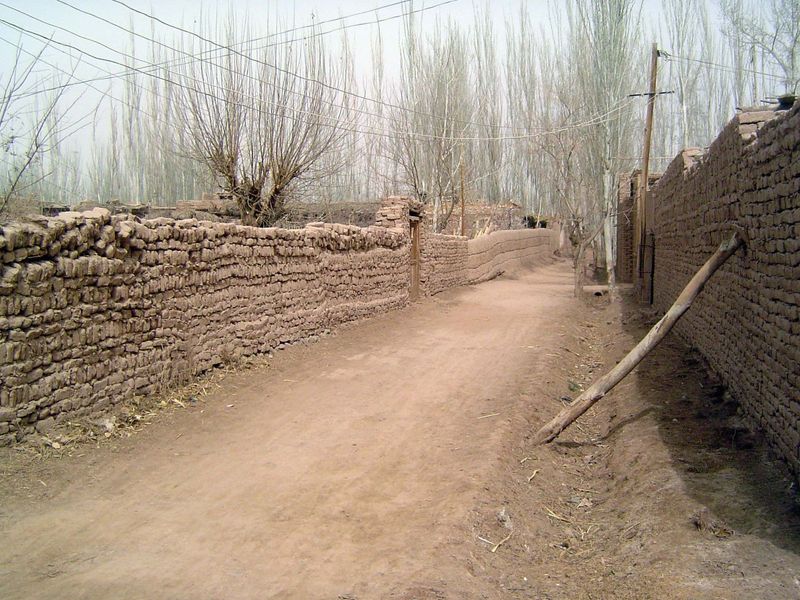 A side lane. Electrification well-advanced.