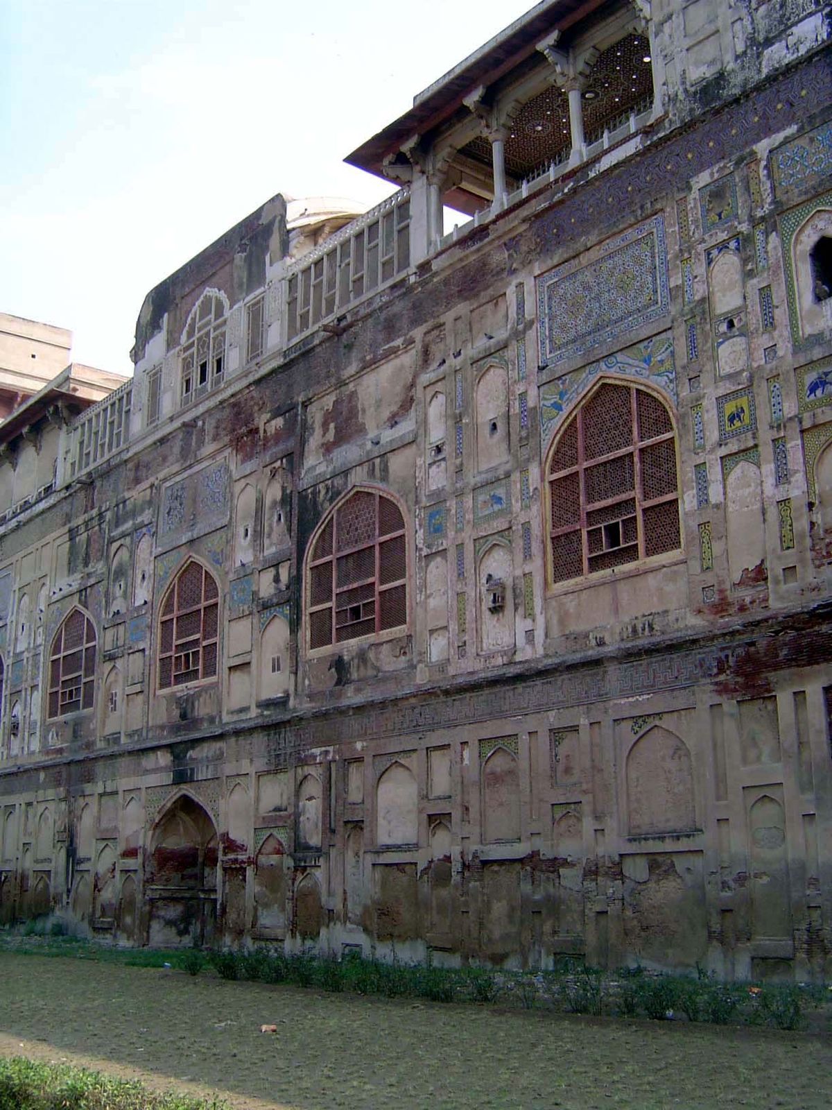We've walked along the wall a short way and can see, up top, the swooping roof of the Naulakha.