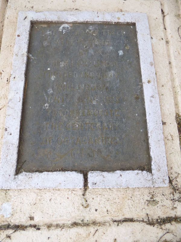 It reads: "These two oak trees were planted by their excellencies, Lord and Lady Willingdon, 1 June 1923, to commemorate the centenary of Oo