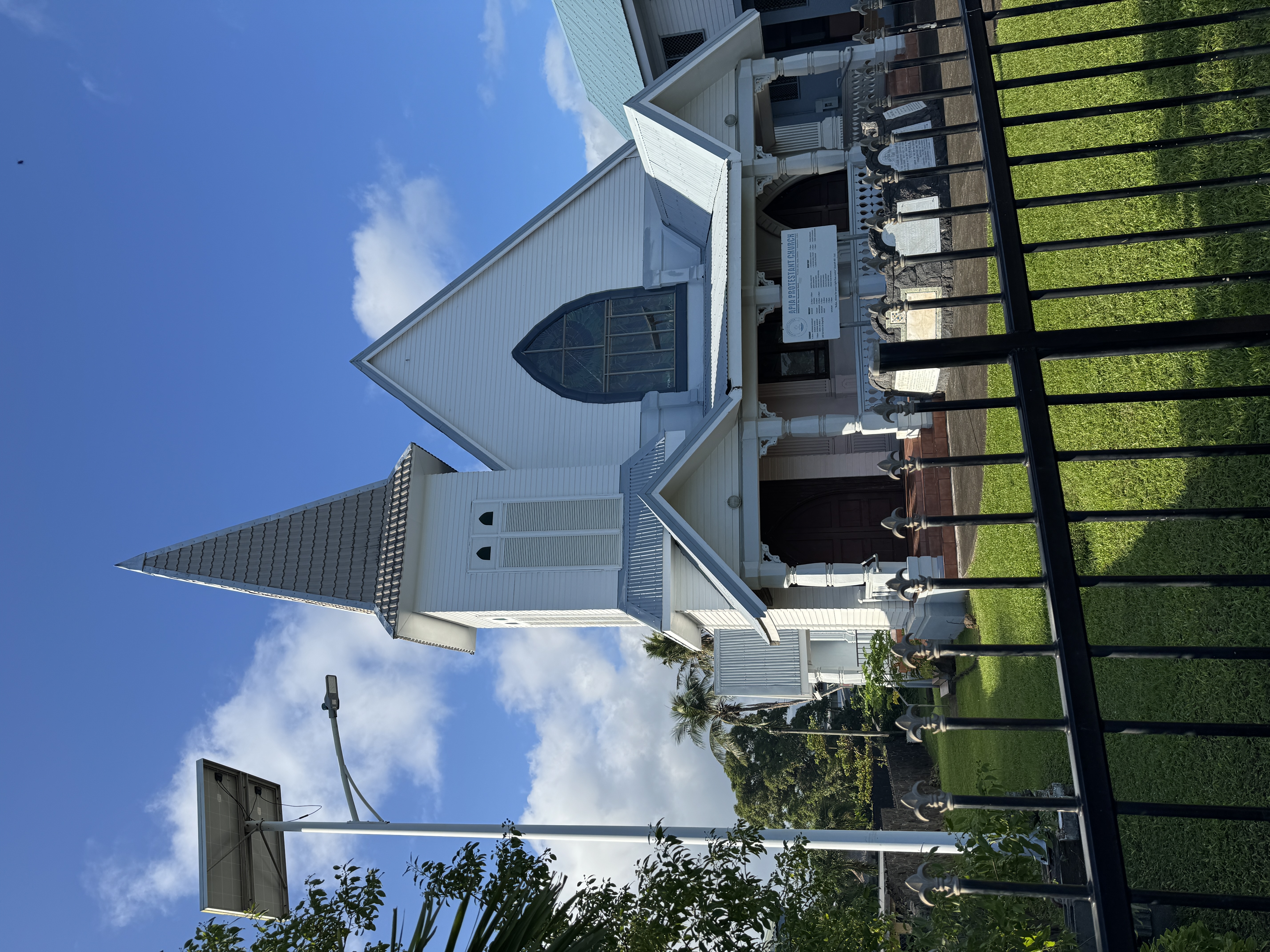 In 1895, the LMS opened this English-medium church a couple of blocks away.   Hymns aren't sung as whole-heartedly here, but that's what you