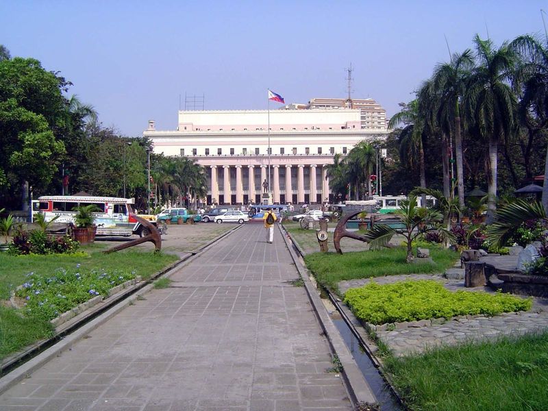 Don Tomas also designed this American-style post office, opened in 1925 and rebuilt after 1945.