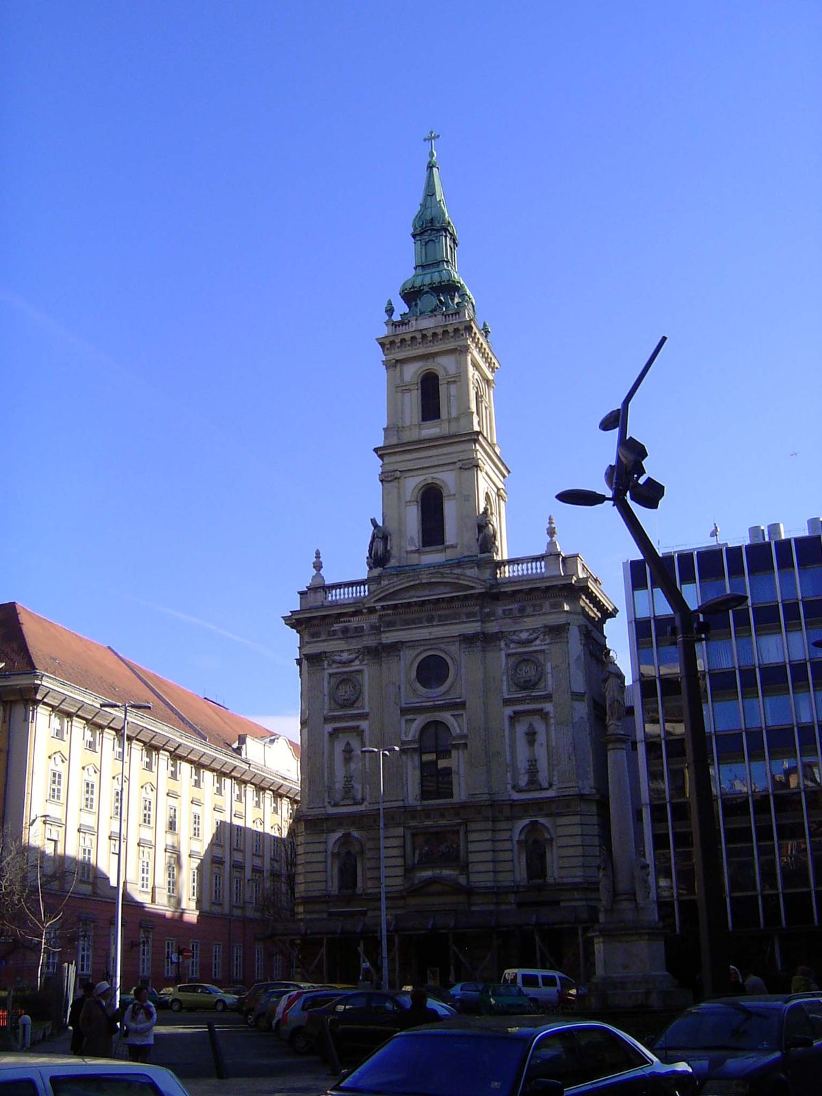 Well, this picture doesn't answer the question, but it sets the scene, because there are several innovative buildings on this, Szervita Squa