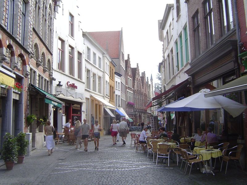 A pedestrian mall: Steenstraat.