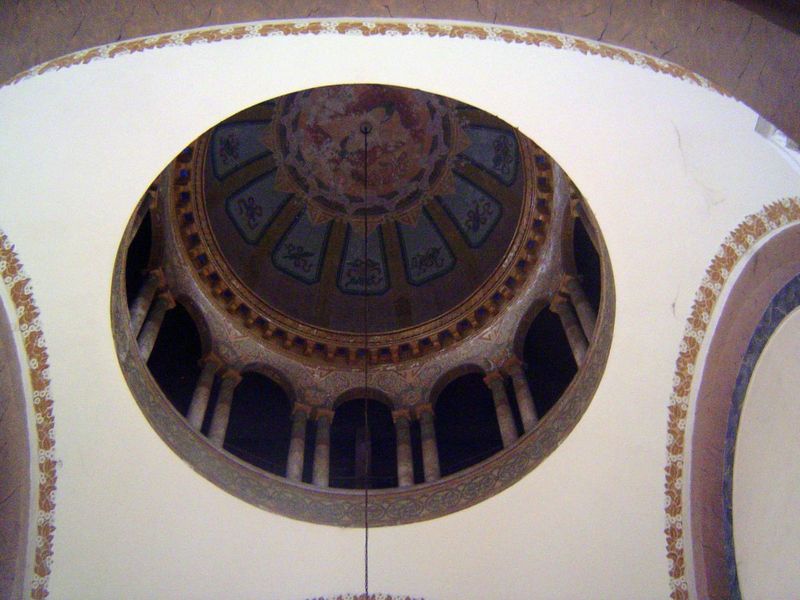 Dome of the entrance hall.