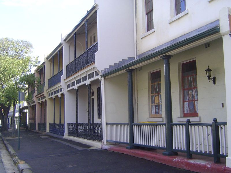 We're back on Lower Fort Road. Jahn writes, "By the 1840s verandahs were essential features of middle-class terraces despite attempts to sup
