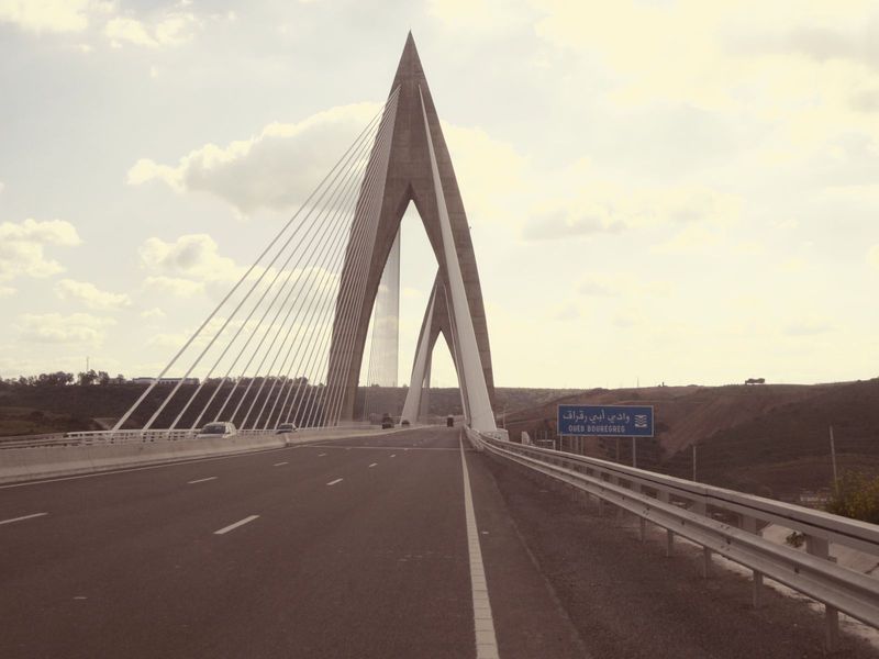 The road bypasses Rabat and passes over the Bouregreg with the cable-stayed Mohammed VI Bridge and its 600-foot pylons. In a tradition that 