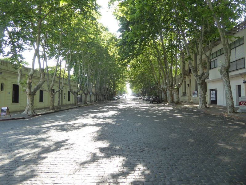 Here's the main street of the Spanish part of town. But is the paving old? It's certainly much smoother than the Portuguese paving.