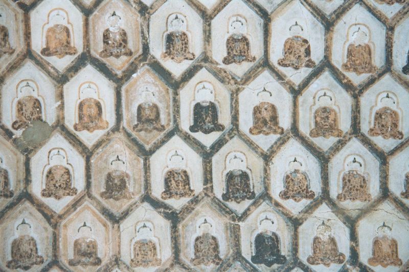 Buddha images are arrayed in a honeycomb.